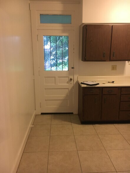 Building Photo - 912 Kennebec St