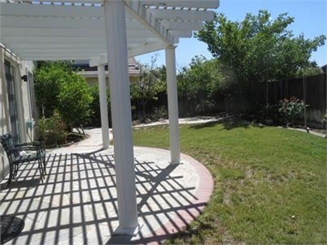Building Photo - 4 Bedrooms 2 bath home in Wild Horse Commu...