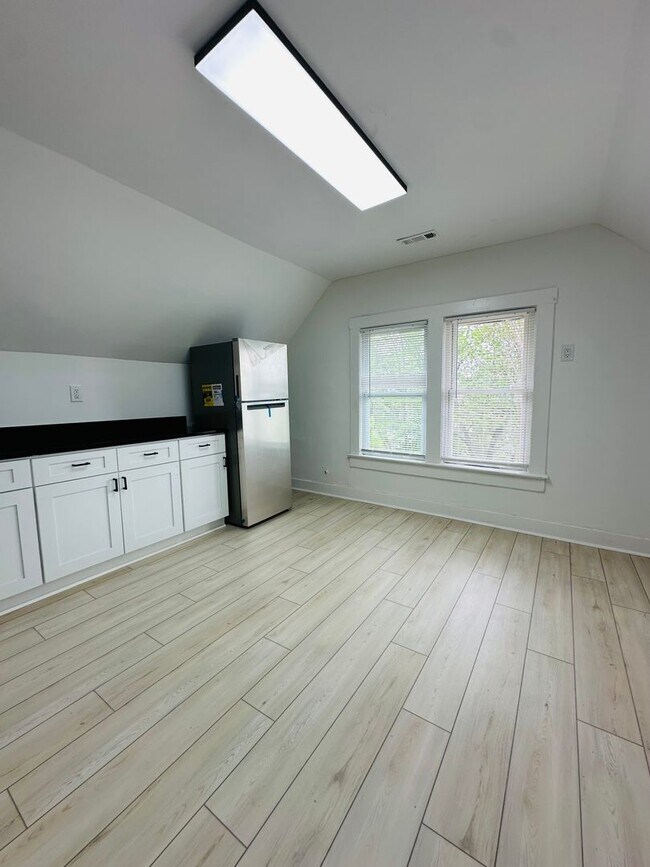 Building Photo - 4014 Cypress Ave
