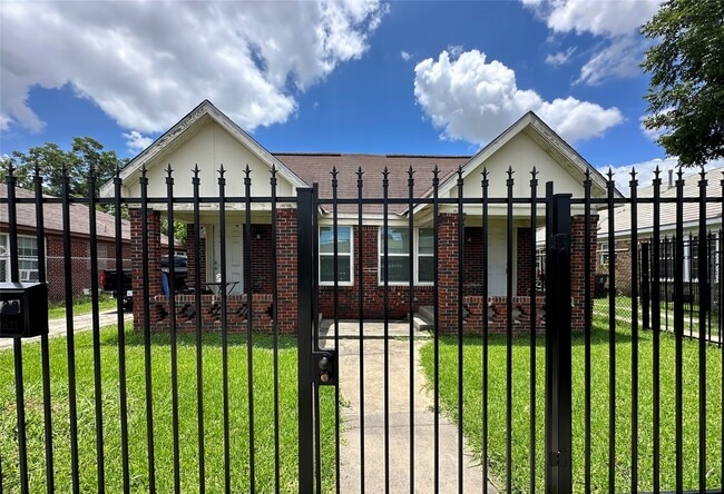 Primary Photo - 5024 Jefferson St