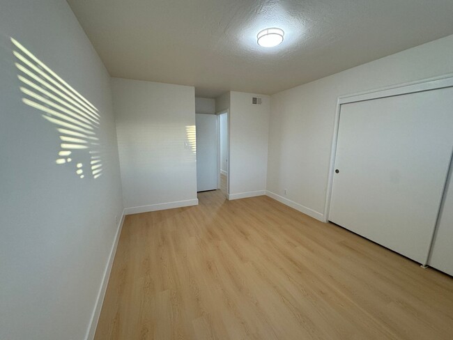 Building Photo - New Remodeled, Walking distance to Union C...