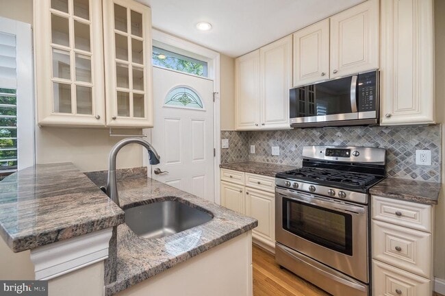 Building Photo - 320 Wesmond Dr