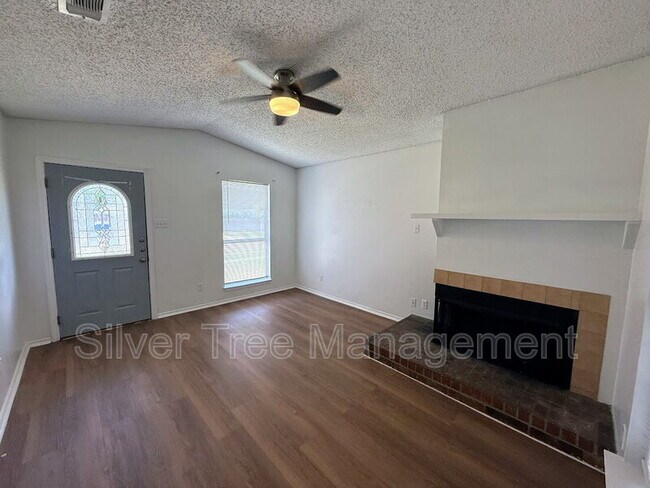 Building Photo - 6845 S Creek Dr
