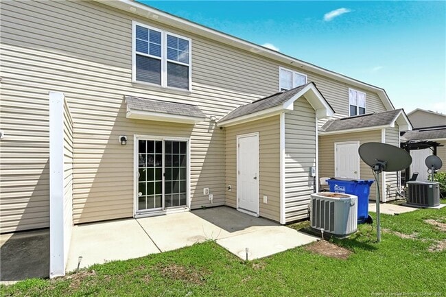 Building Photo - 142 Collinwood Dr
