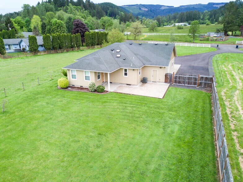 Building Photo - 91351 Donna Rd