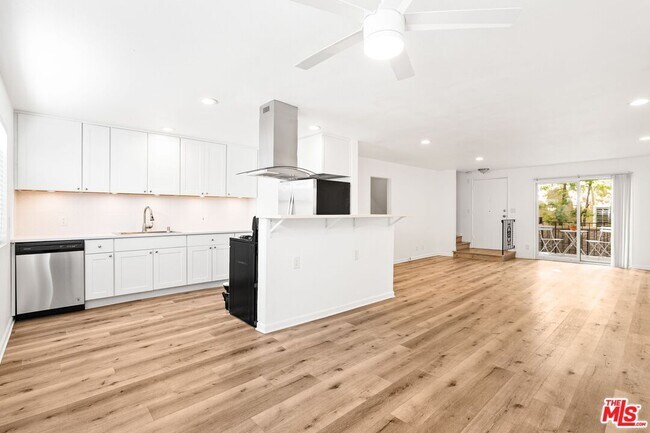 Building Photo - 2242 S Bentley Ave