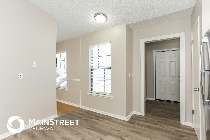Building Photo - 1330 Westlawn Dr