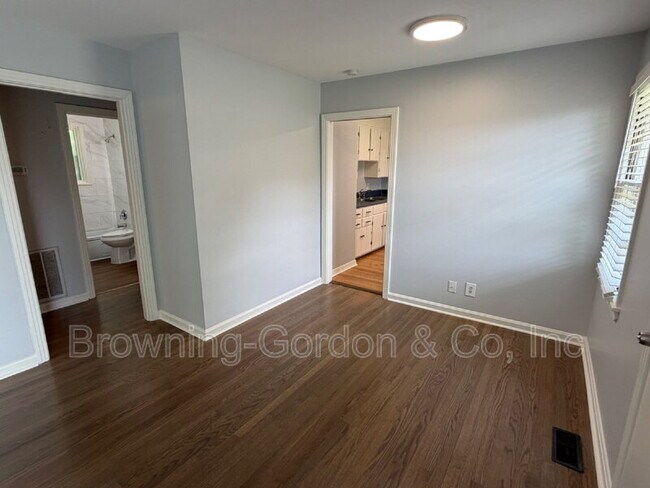 Building Photo - 538 Fairlane Dr