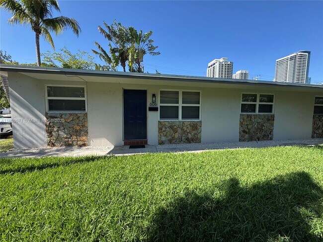 Building Photo - 606 SW 5th Ave