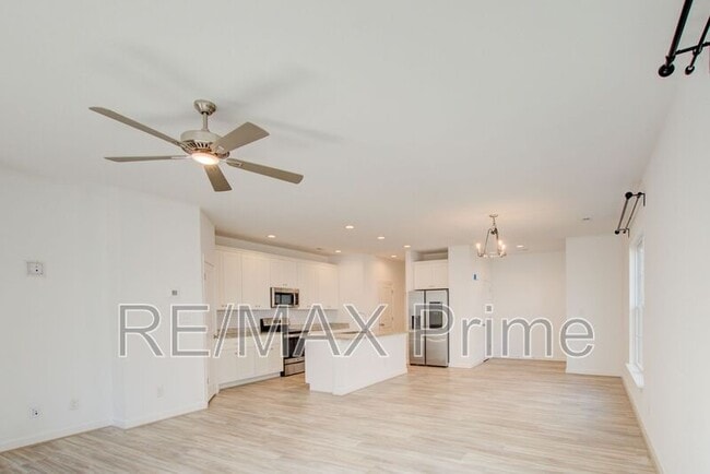 Building Photo - 2413 Trafton Pl