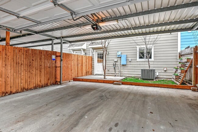 Building Photo - 207 Starr St