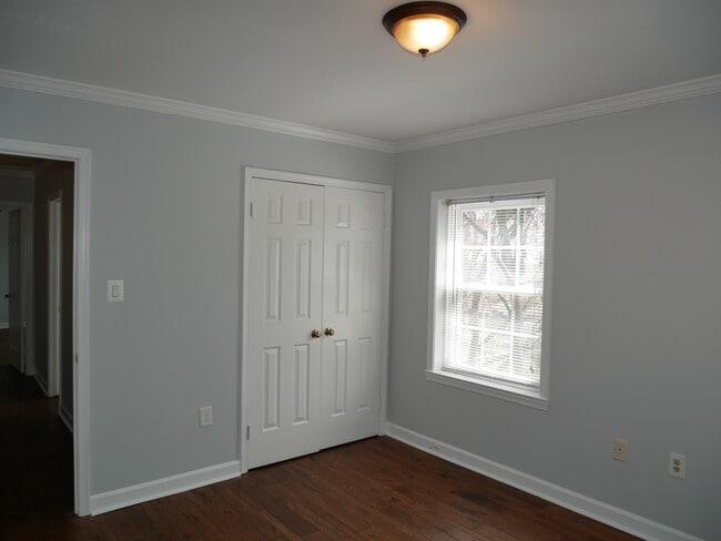 Building Photo - 4 Bedroom 3.5 Bath Corner Unit Townhouse o...
