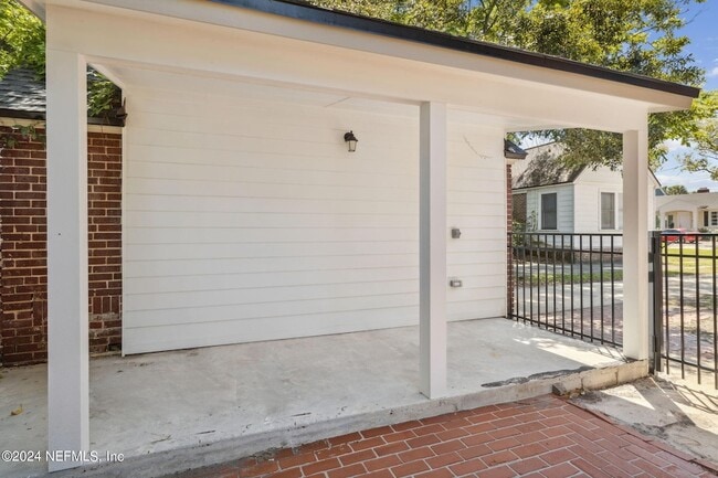Building Photo - 1739 Moro Ave