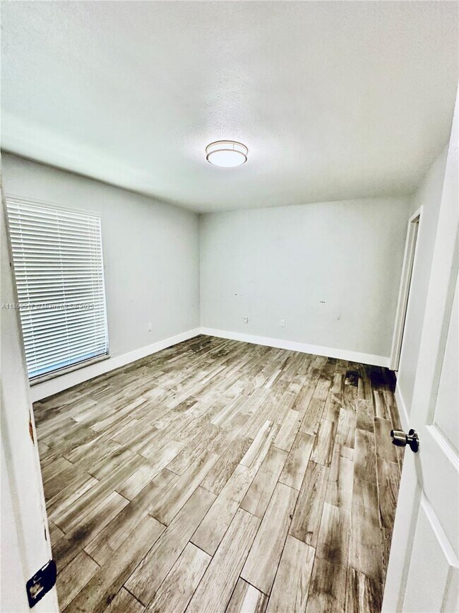 Building Photo - 7204 Fairway Dr