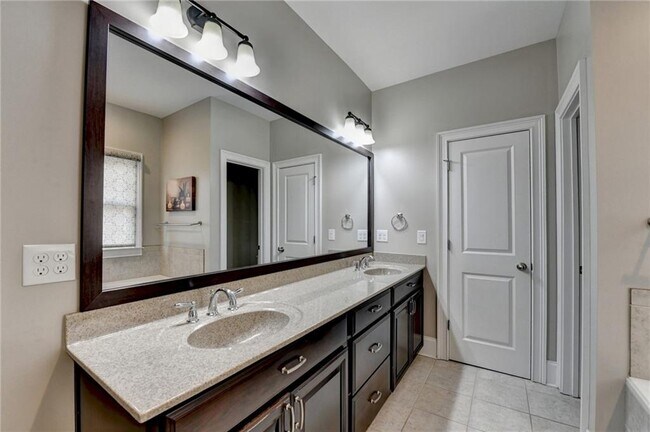 Building Photo - 11653 Parkside Ave