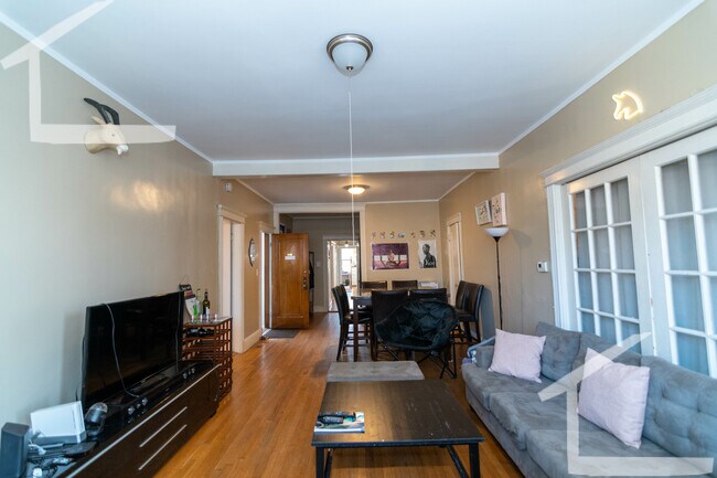 Building Photo - 215 Saint Paul St