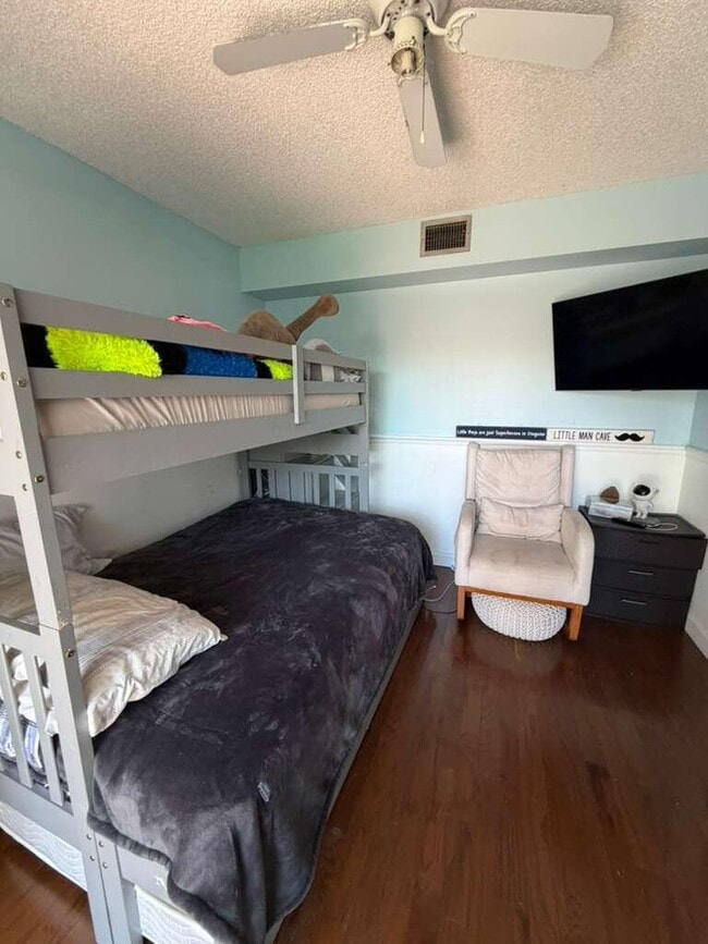 Building Photo - 8182 Thames Blvd