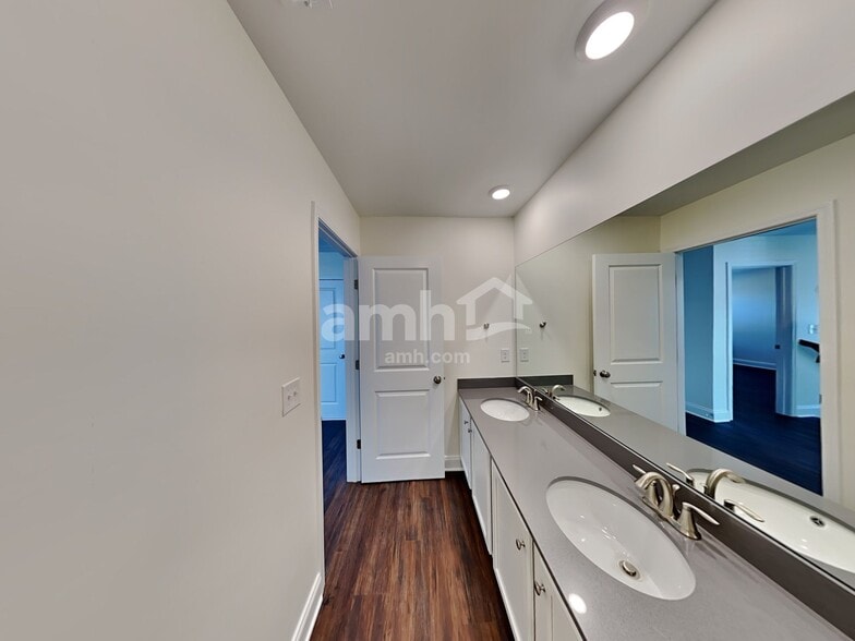 Building Photo - 2036 Williamshire Ln