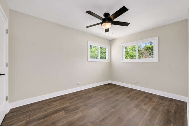 Building Photo - 0N148 Silverleaf Blvd