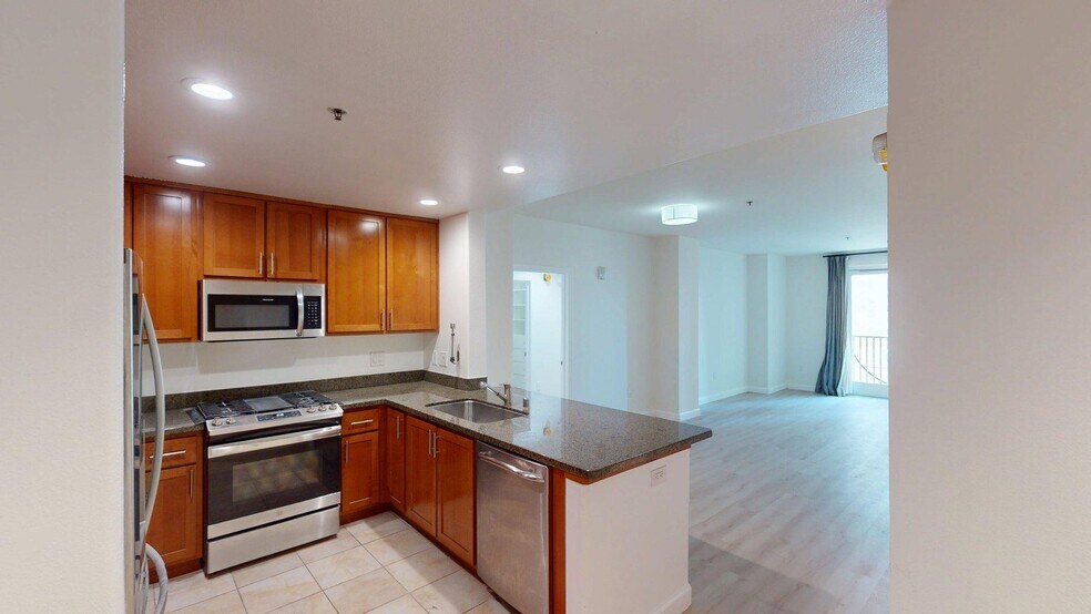 Building Photo - 423 7th St