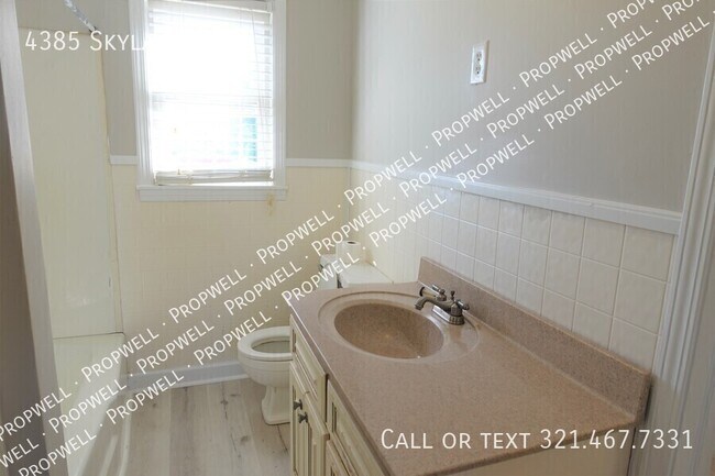 Building Photo - 4385 Skyland Dr
