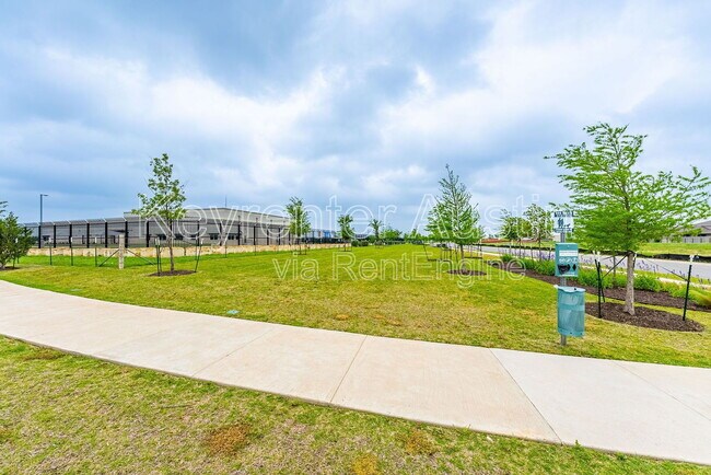 Building Photo - 1520 Holly Lk Dr