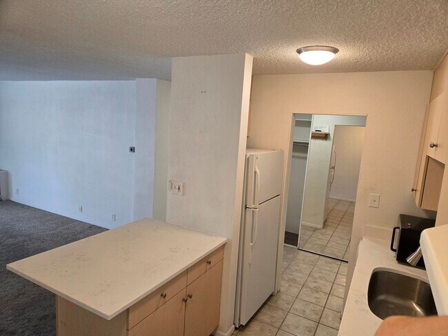 Building Photo - Charming 1-Bedroom Condo in the Heart of Denver's University Neighborhood