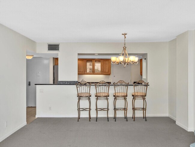 Building Photo - 1150 Hillsboro Mile