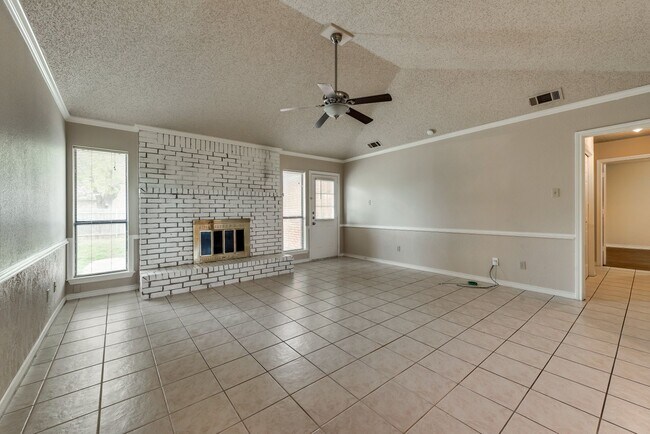 Building Photo - **COMING SOON** BEAUTIFUL CORNER LOT! Love...