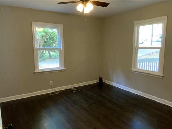 Building Photo - 578 Oakhurst Dr