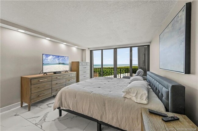 Building Photo - 9650 S Ocean Dr