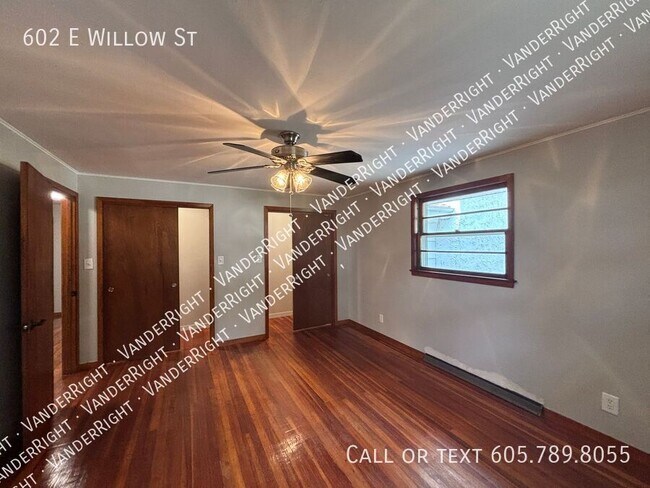 Building Photo - 602 E Willow St