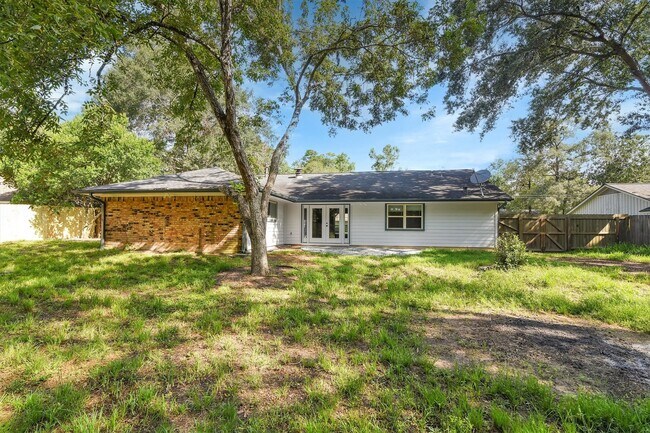 Building Photo - 345 Maple Ln