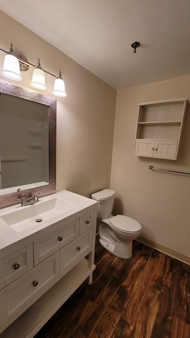 main bath - 411 Park Ave