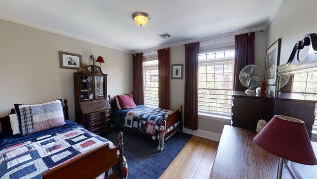 Building Photo - 6 Strathmore Rd