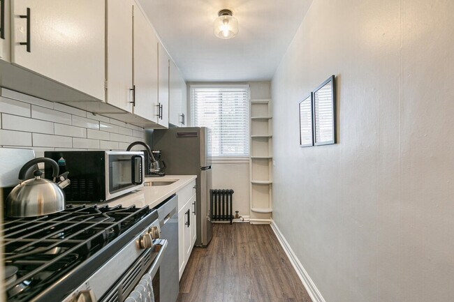 Building Photo - 1666 Detroit St