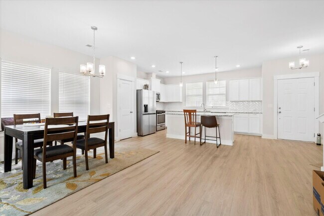 Building Photo - "Charming Townhouse within Carnes Crossroa...