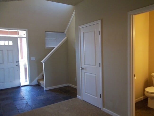 Building Photo - VIDEOTOUR: Stunning Home with Lots of Spac...