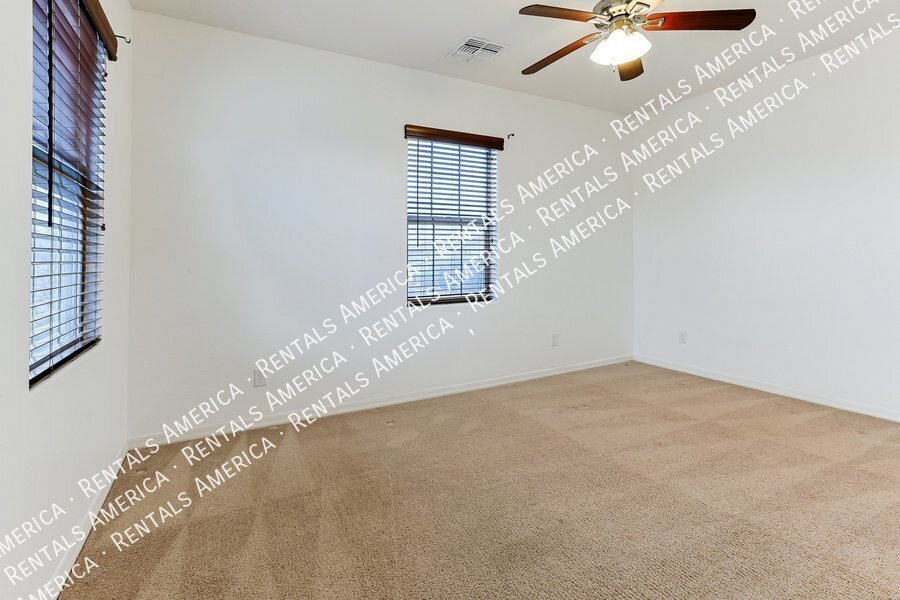 Building Photo - 137 E Carob Dr