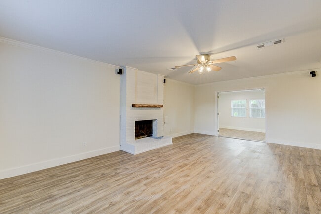 Building Photo - 15203 Woodhorn Dr