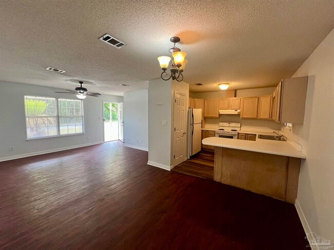 Building Photo - 6204 Silver Oak Dr