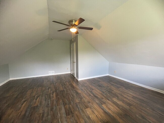 Building Photo - Updated 2 bedroom house for rent in the South Side !