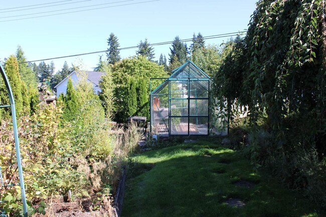 Building Photo - Experience Downtown Gig Harbor living in t...