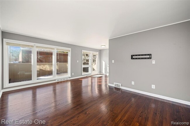 Building Photo - 556 Bloomfield Ct