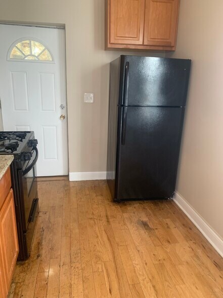 Building Photo - 6507 S Ingleside Ave