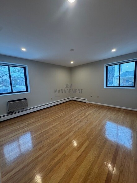 Building Photo - 28 Brentwood St