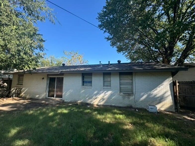 Building Photo - 404 Darlene Ln