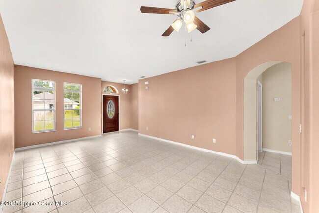 Building Photo - 1774 Sun Gazer Dr