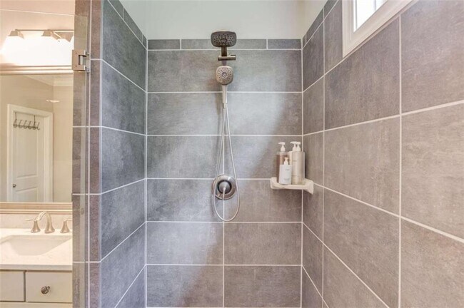 Building Photo - 1450 Edgebrook Ct NE