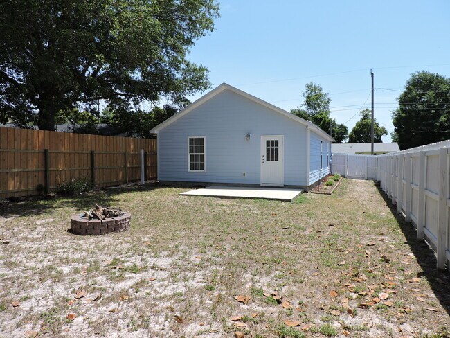 Building Photo - 121 Half Acre Ln